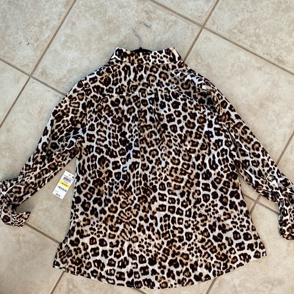 Roll sleeve blouse with tags - Picture 5 of 5